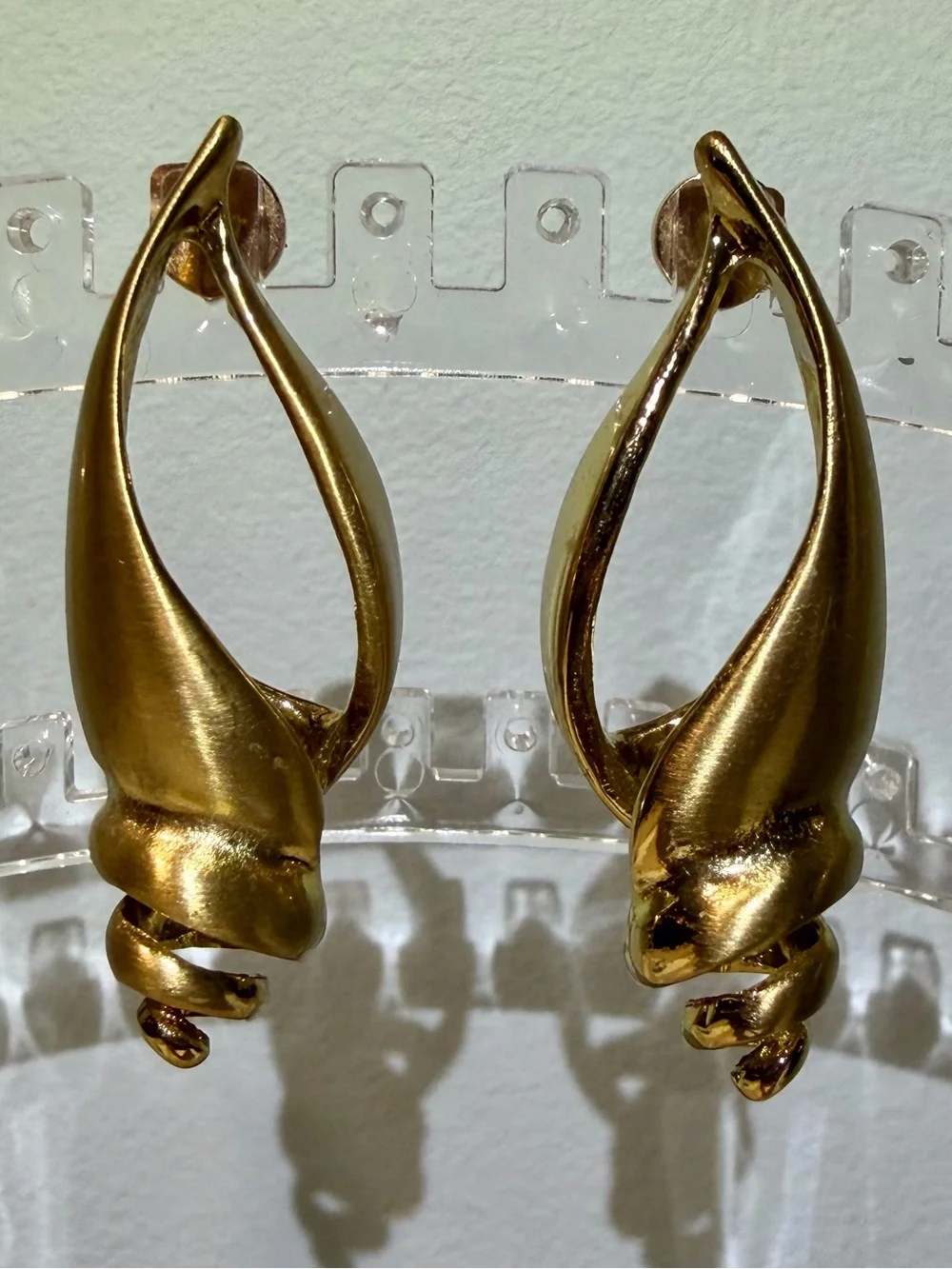 NWOT Gold Tone Sculptural Freeform Seashell Pierced Earrings